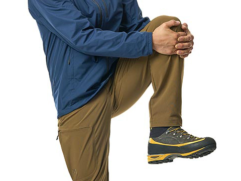 動きやすさをサポートする立体パターンとストレッチ性