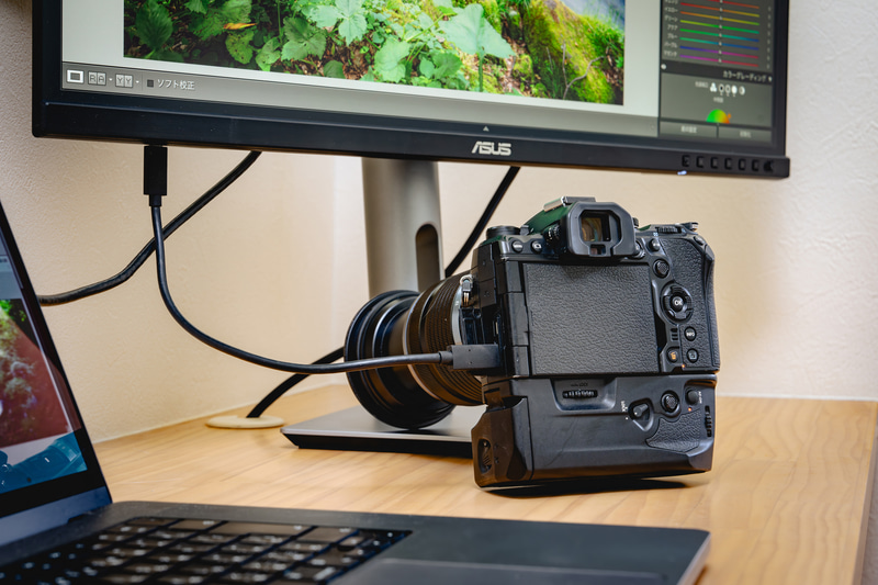 着脱しやすい配置なので一時的に接続したい場合などに便利だ