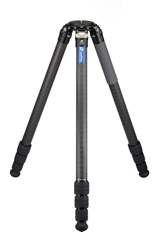 <span class="fnt-110"><b>LM-404CL</b></span><br>価格：12万3,750円（税込）／伸長：2,135mm／最低高：128mm／収納高：720mm／段数：4段／対応ハーフボール直径：100mm／最大脚径：40mm／耐荷重：40kg／質量：2,690g