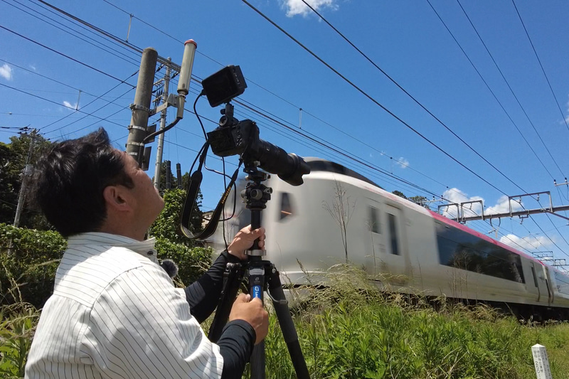 LM-404CLの全伸長にGC-404Cを組み合せると、アイレベル以上の高さも容易に確保可能。不要な前景を外せることはもちろん、脚立での撮影も容易だ