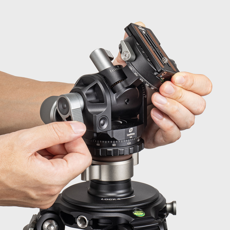 レバーを回すとフリーの状態になり、大きく動かせるようになる