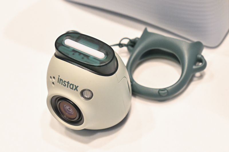 ピスタチオグリーンのINSTAX Pal