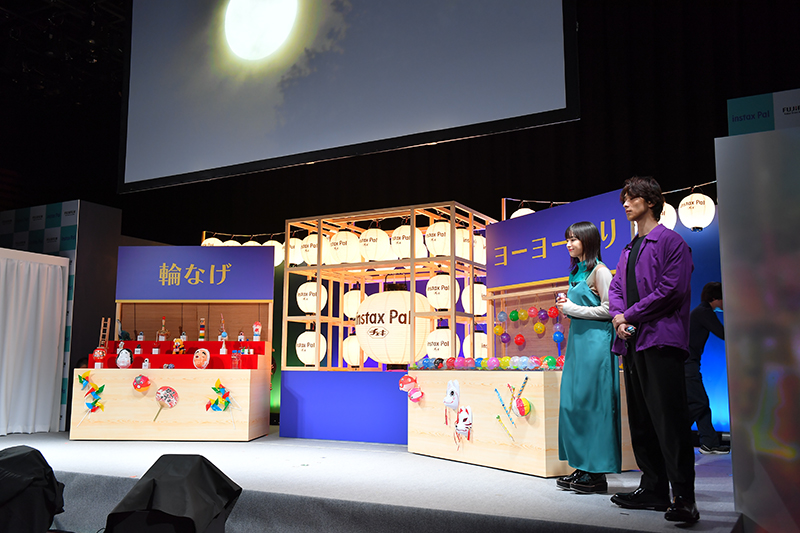 ヨーヨー釣りや輪投げが用意された