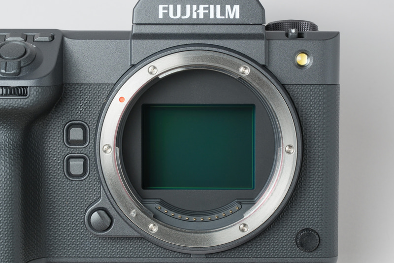 イメージセンサーは新開発の「GFX 102MP CMOS II HS」