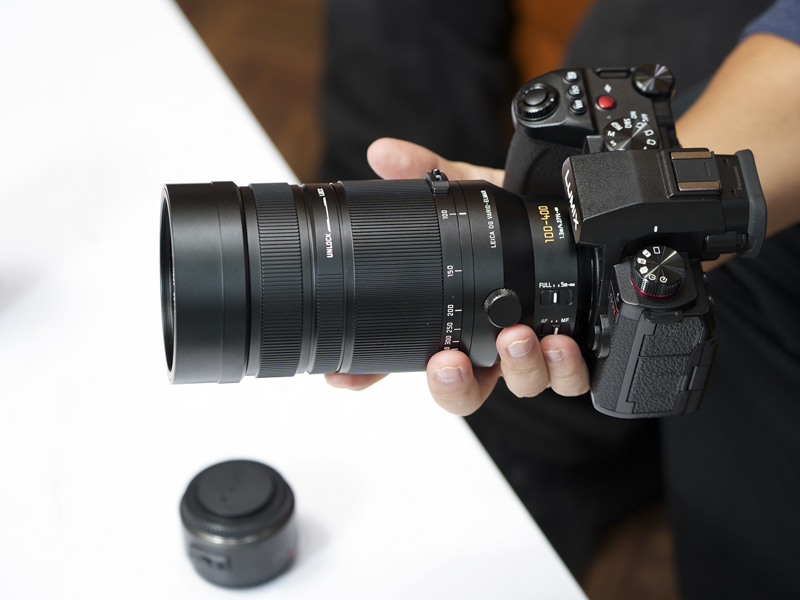 LEICA DG VARIO-ELMAR 100-400mm/F4.0-6.3 II ASPH./POWER O.I.S.を装着