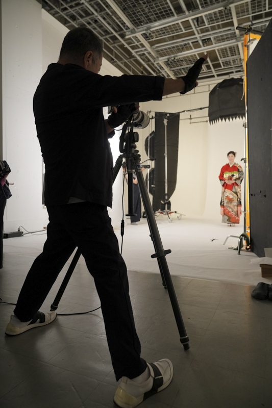 三脚がしっかりしていれば片手で大きくジェスチャーを送りながらでもシャッターを押せる