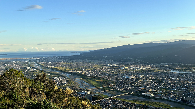 搭載された生成AIで横幅を広げた画像。遜色なく合成されている