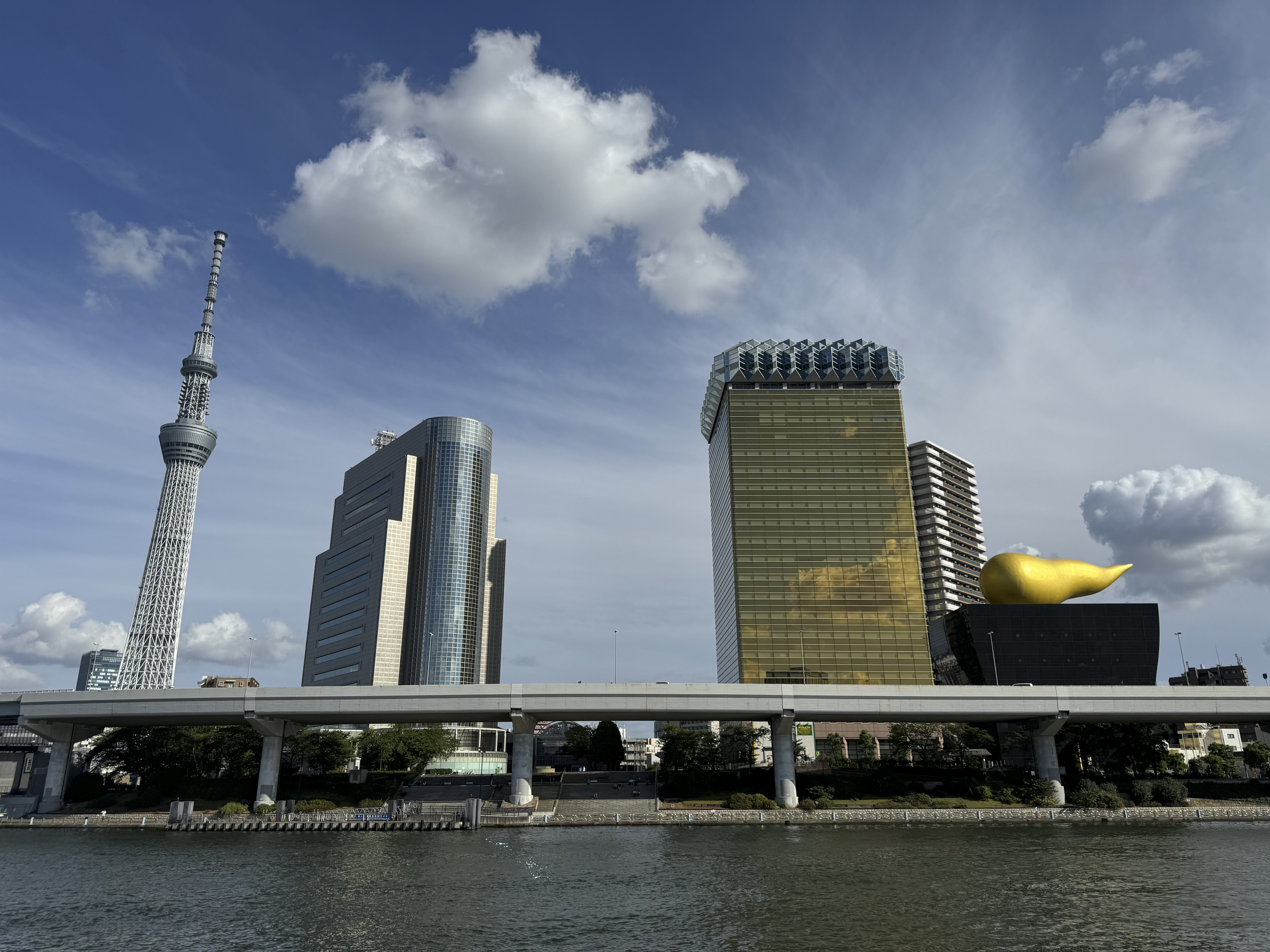 iPhone 15 Pro Max／6.86mm（24mm相当）／1/9,000秒／F1.8／ISO 80