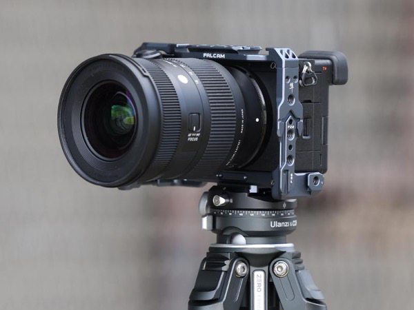 F22＆F38 クイックリリースカメラケージ モデル3804（Sony A6700用）