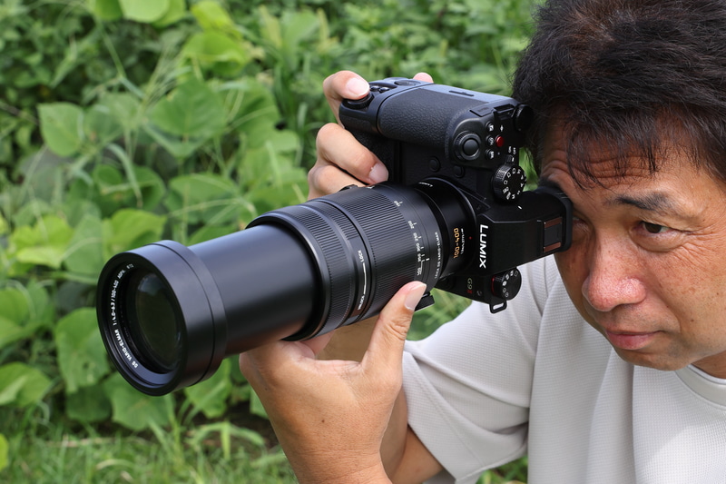 バッテリーグリップを付ければ、超望遠レンズの使用や縦位置撮影が楽になる