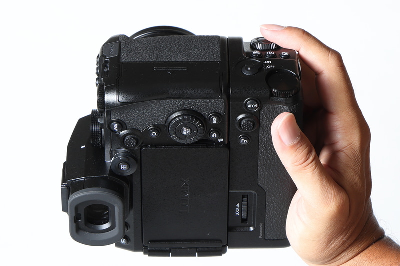 縦位置撮影と横位置撮影でボタン配置が同じなので撮影に集中しやすい