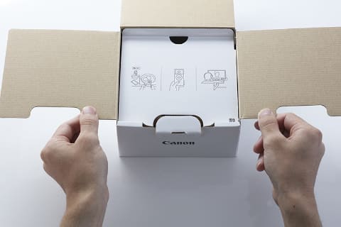 箱の中は小さな迷宮？ 「PowerShot V10」の複雑怪奇な製品パッケージは