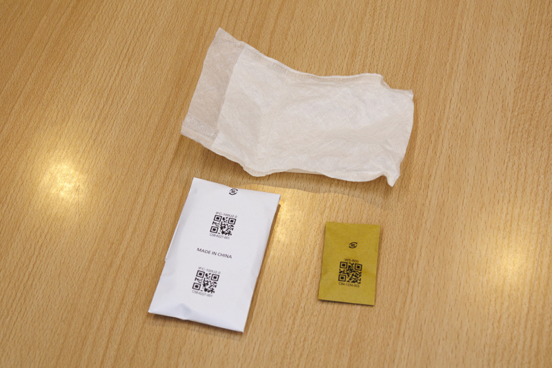 本体やケーブルを包むポリ袋を不織布や紙に替えた