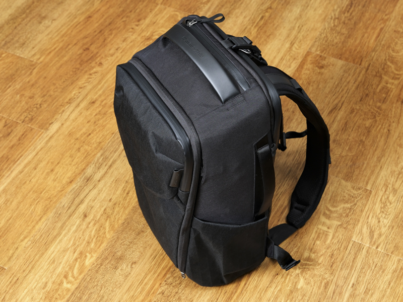 フロントポケットの容量を拡張可能