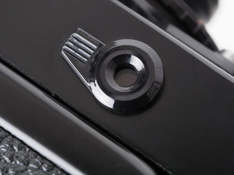 単独のバッテリーチェッカーを装備しました。後継機のFE2にはないというのに生意気ですね。バッテリー低下を極度に恐れる人のために設けられました。嘘です