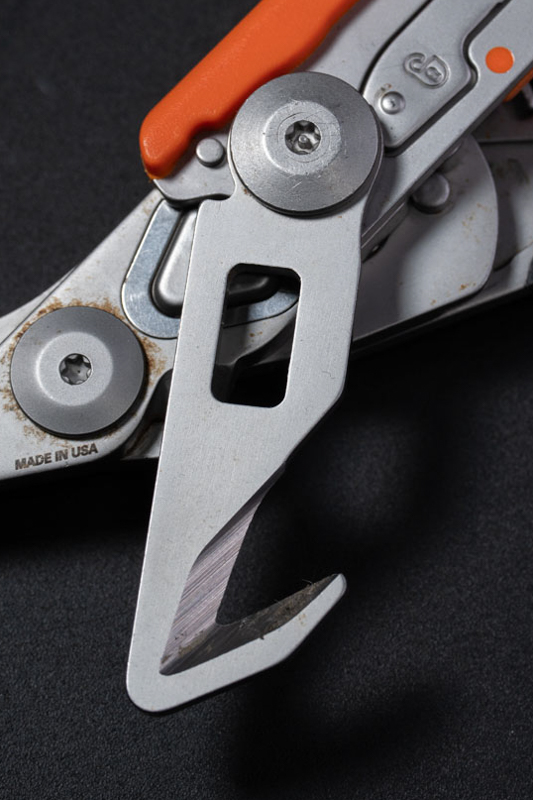 ②シートベルトカッター、⑤酸素ボンベ用レンチ