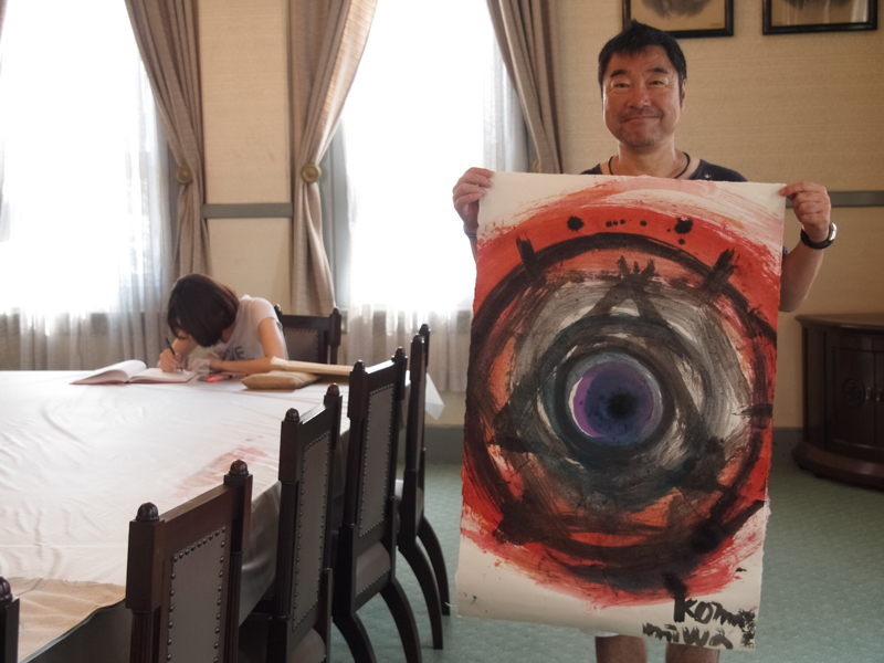 小松さんがこの場で描き上げた私の目、私の宝