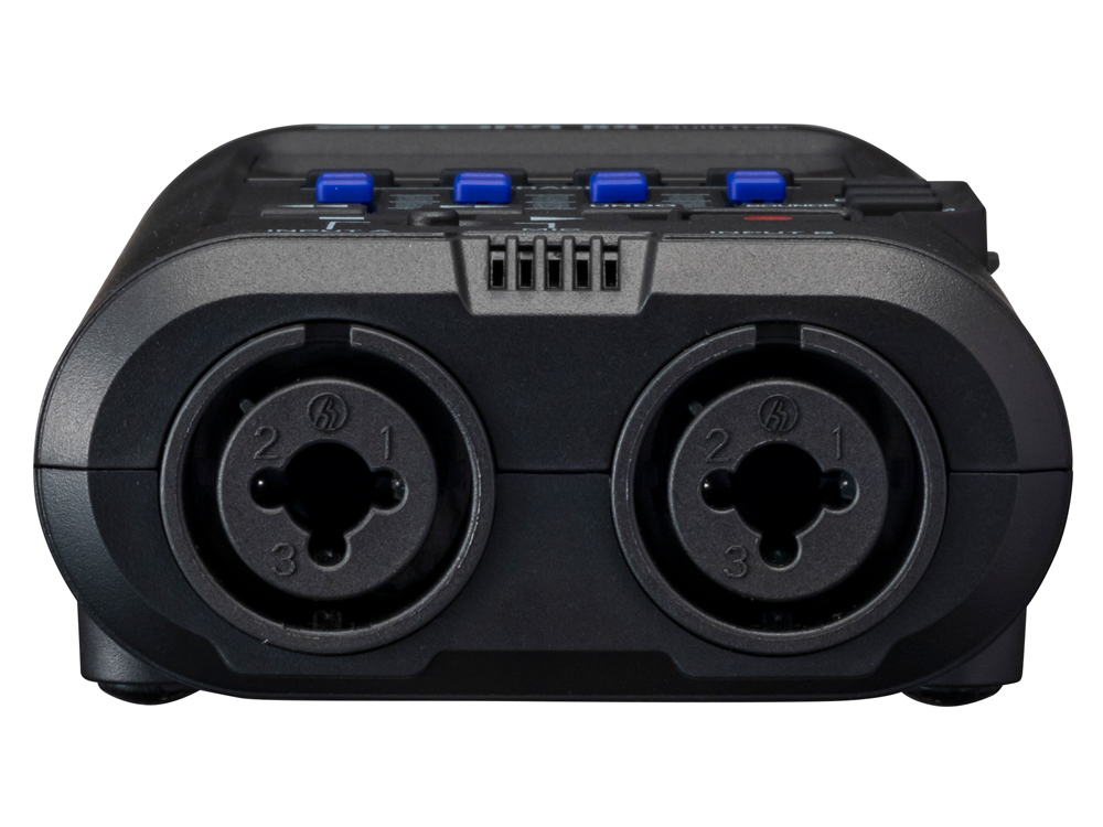 底面にXLR/TRS入力端子×2を備える