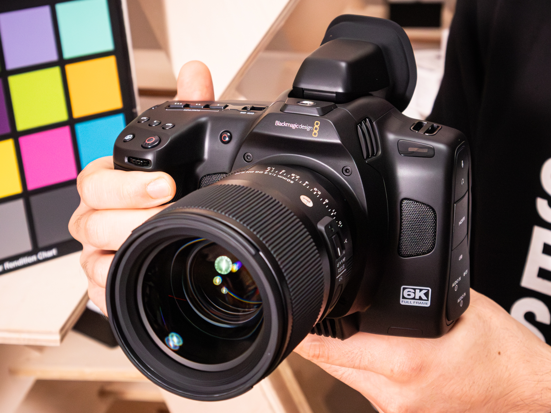 Blackmagic Cinema Camera 6K（EVFはオプション。以下同）