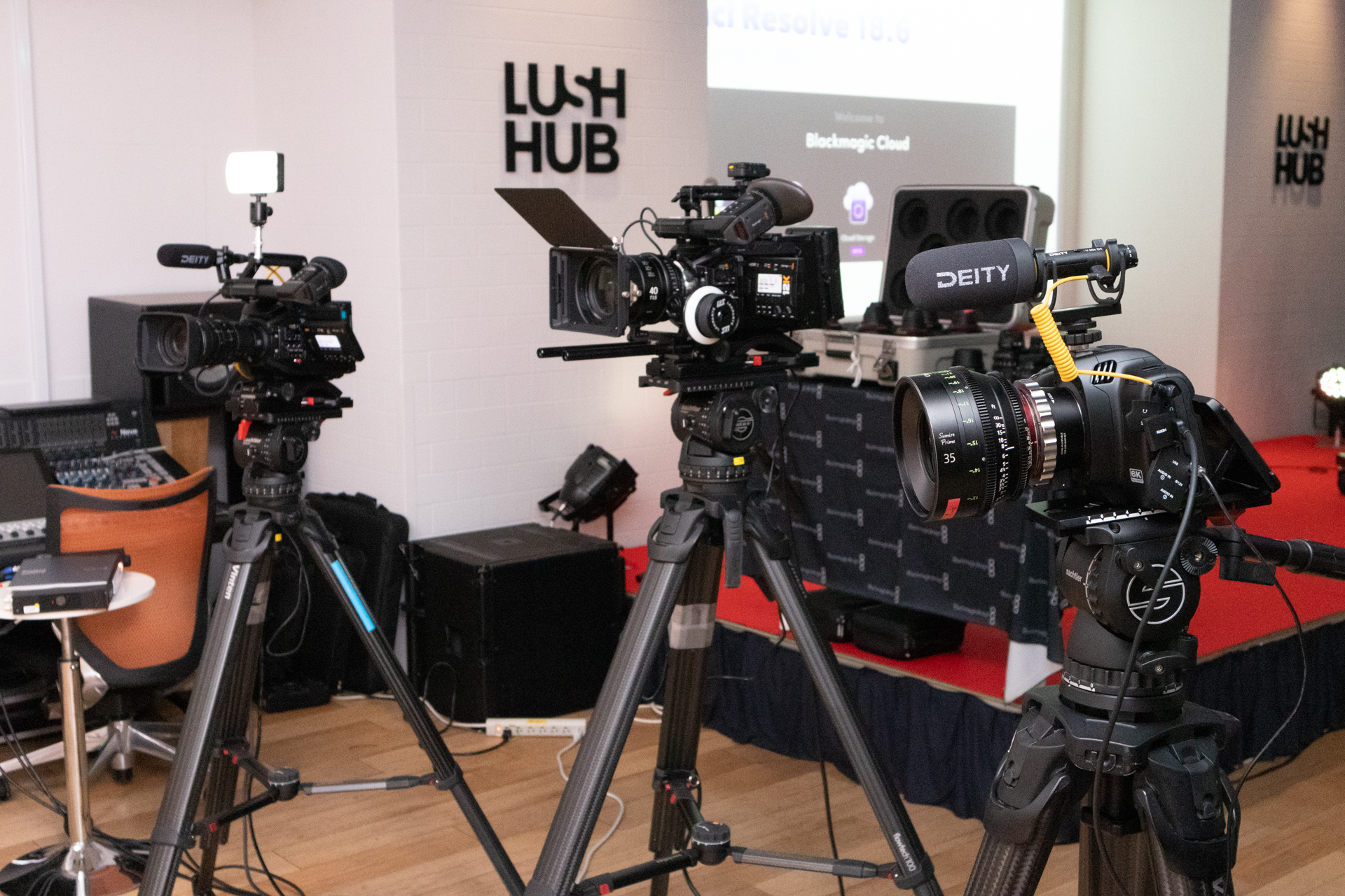 BMCC6Kのほか高級ラインのURSAシリーズも展示