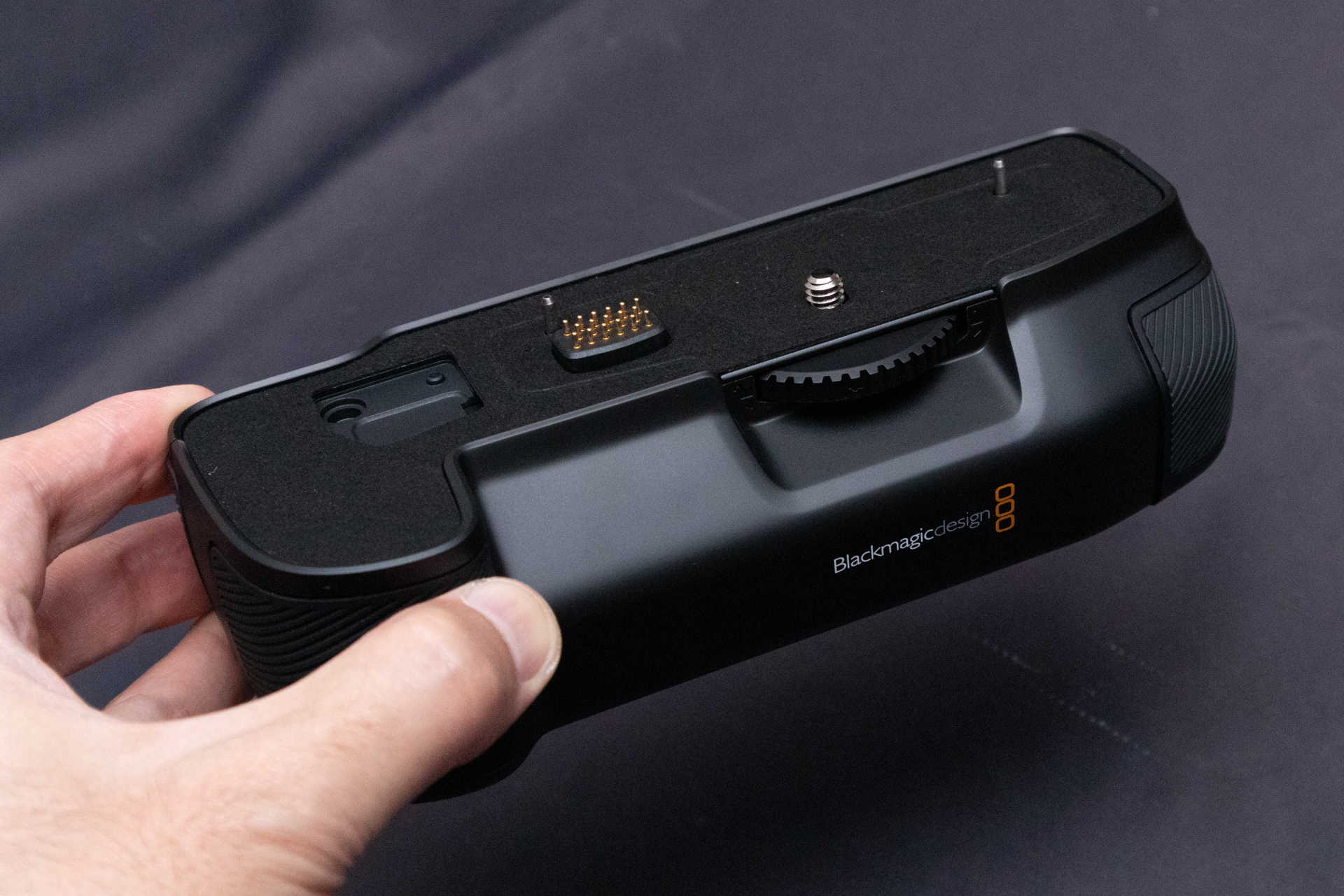 オプションのバッテリーグリップ