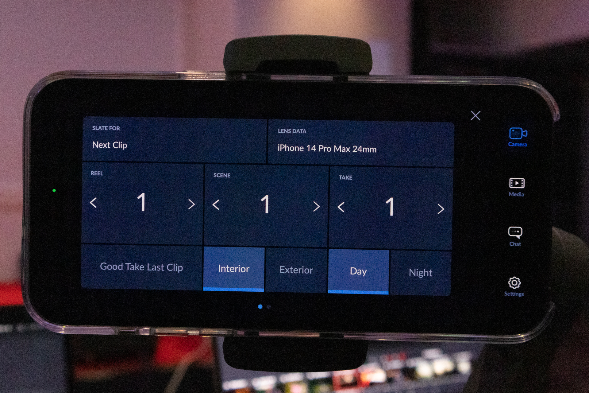 同社のカメラ同様、シーンナンバーなどのメタデータも入力できる