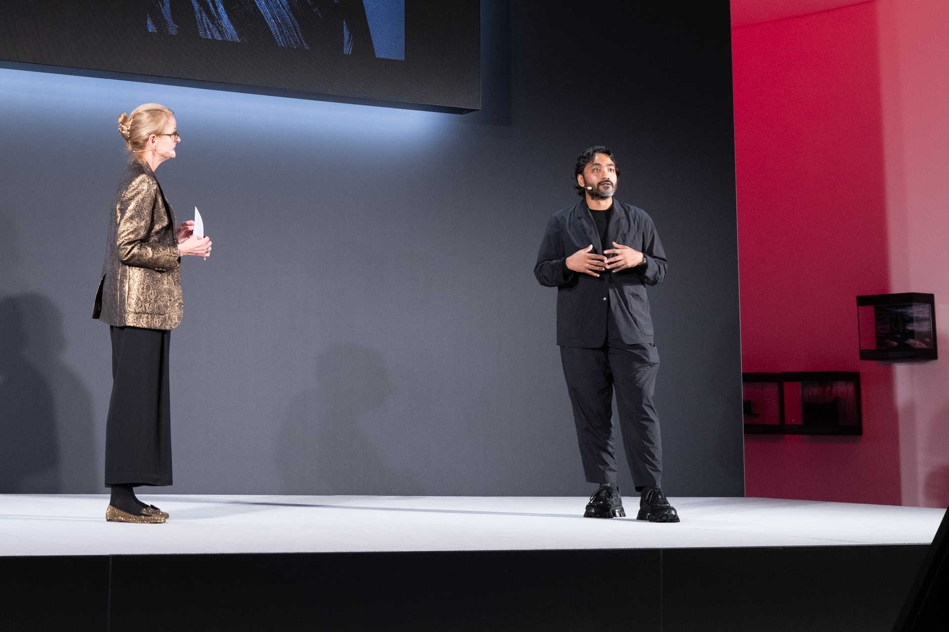 一般部門受賞者のイスマイル・フェルドウス（右）