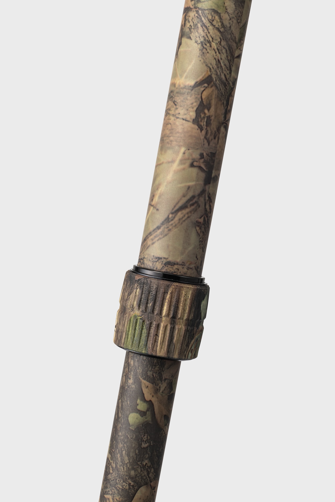 カモフラージュ柄はロック部などまでしっかりとプリントされており、質感も高い