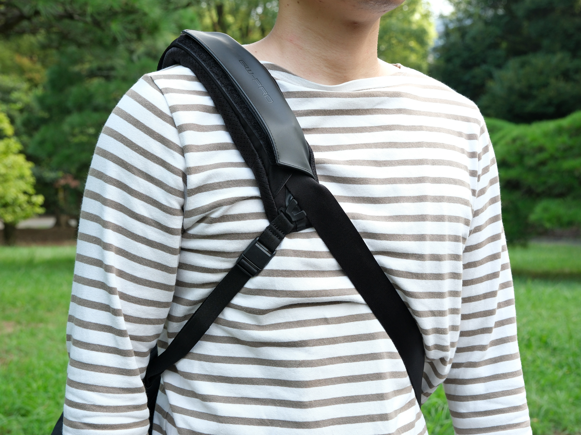 クロスストラップを装備。自転車での移動時に威力を発揮