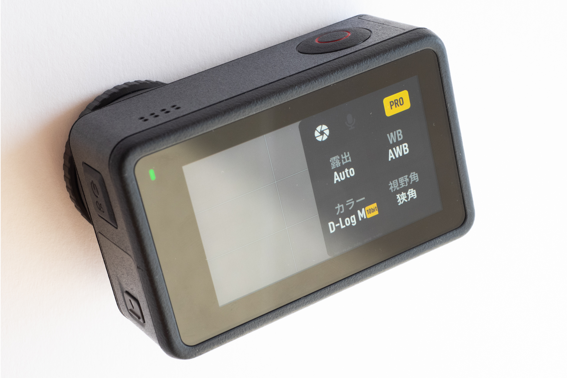 モニターで「パラメーター」アイコンをタップすると、「カラー」の設定項目が表示される（「PROモード」選択時）。画面は「D-Log M」に設定した状態