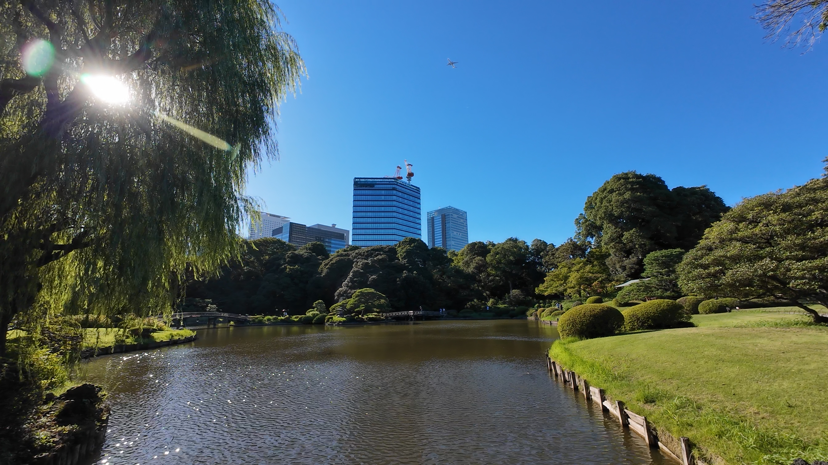 広角（14mm相当、解像度上限2.7K）