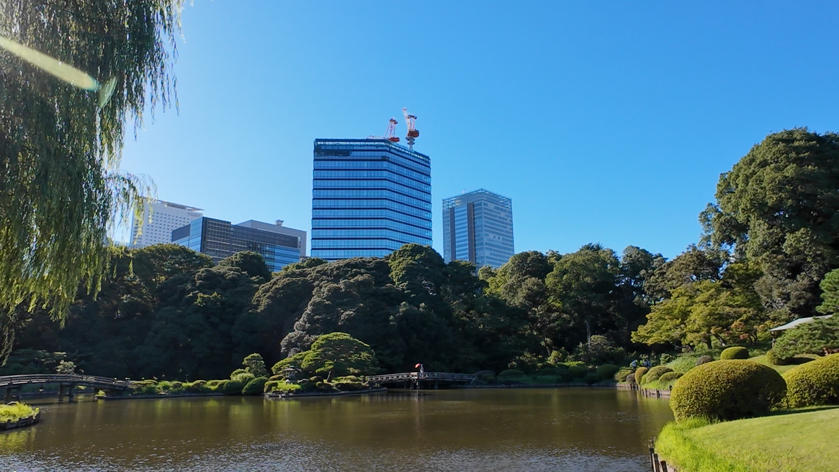 狭角（24mm相当、解像度上限2.7K）