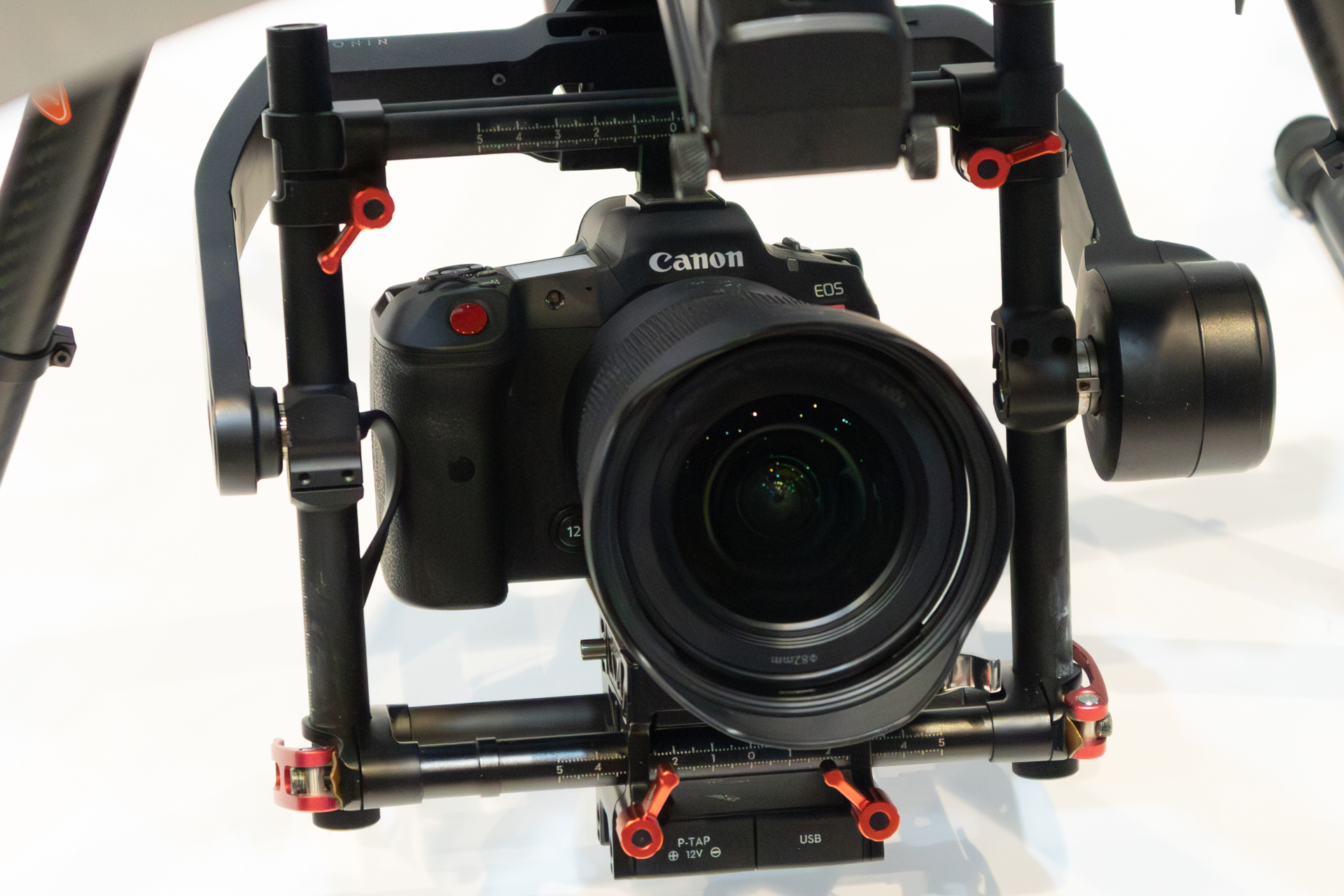 EOS R5 Cが搭載されている