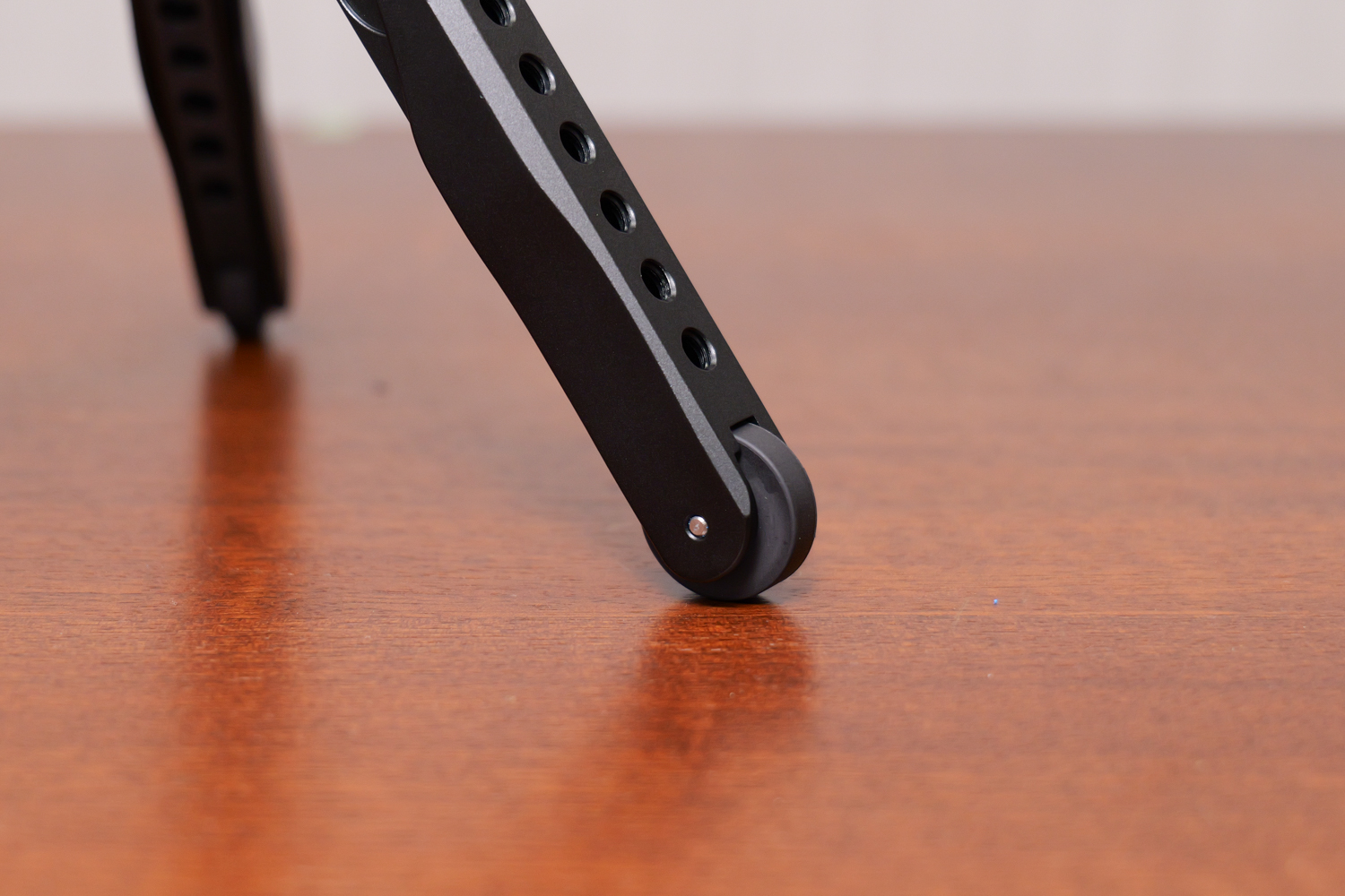 滑りやすいテーブルの上などでは、このパーツがかなり効いてくる