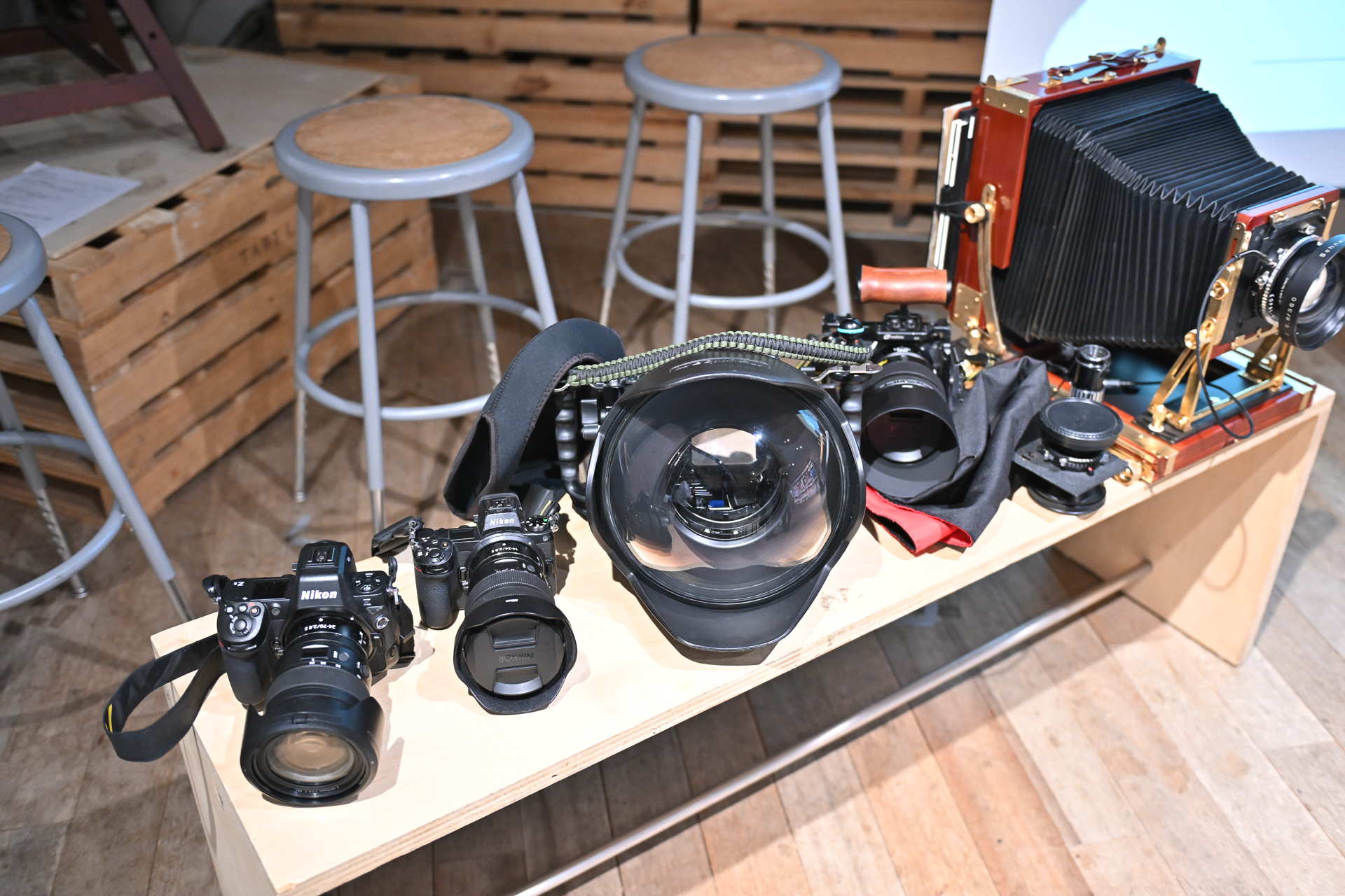 手近には登壇者が普段使っている機材が