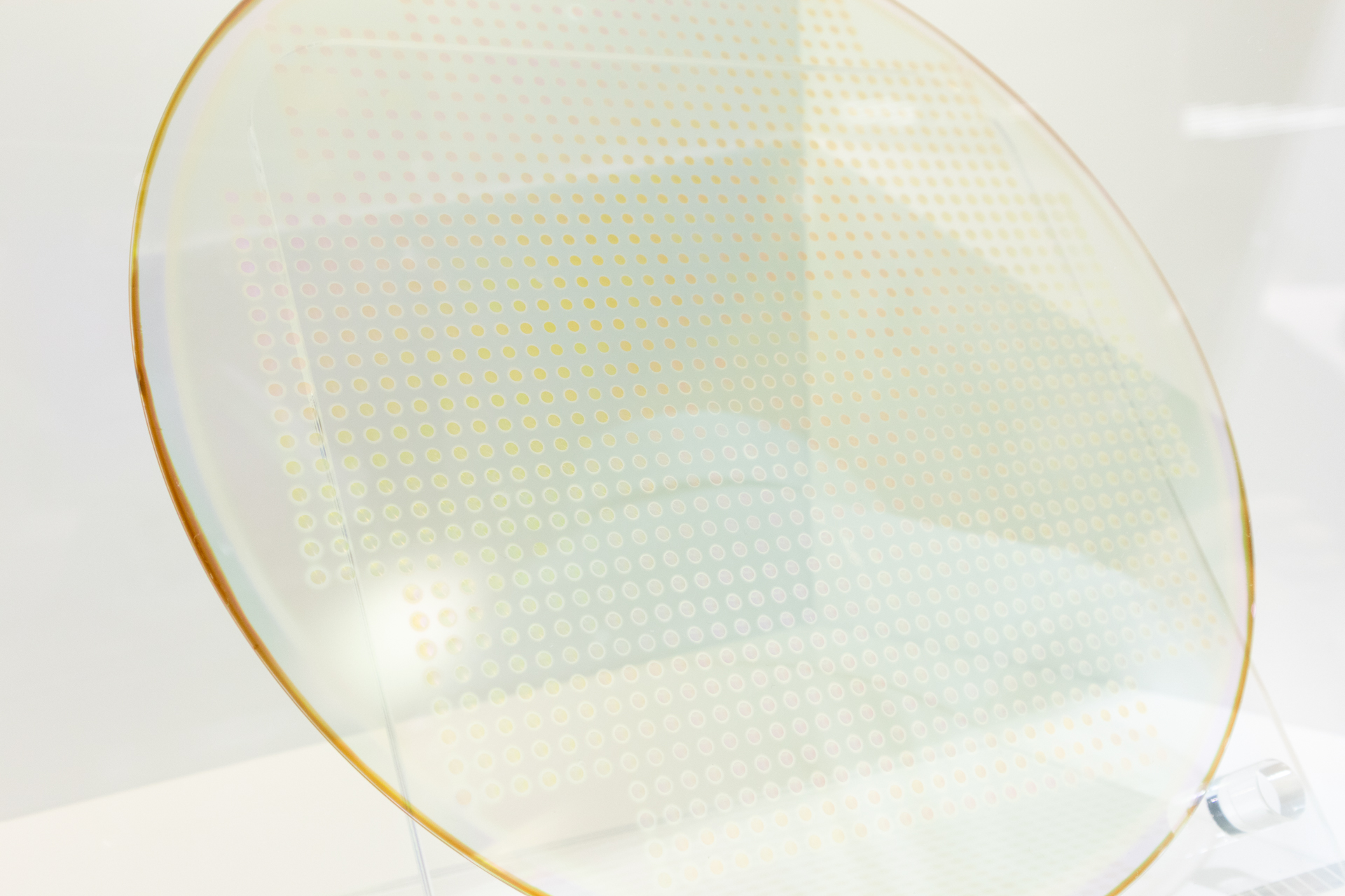 切り出し前のメタレンズウエハー