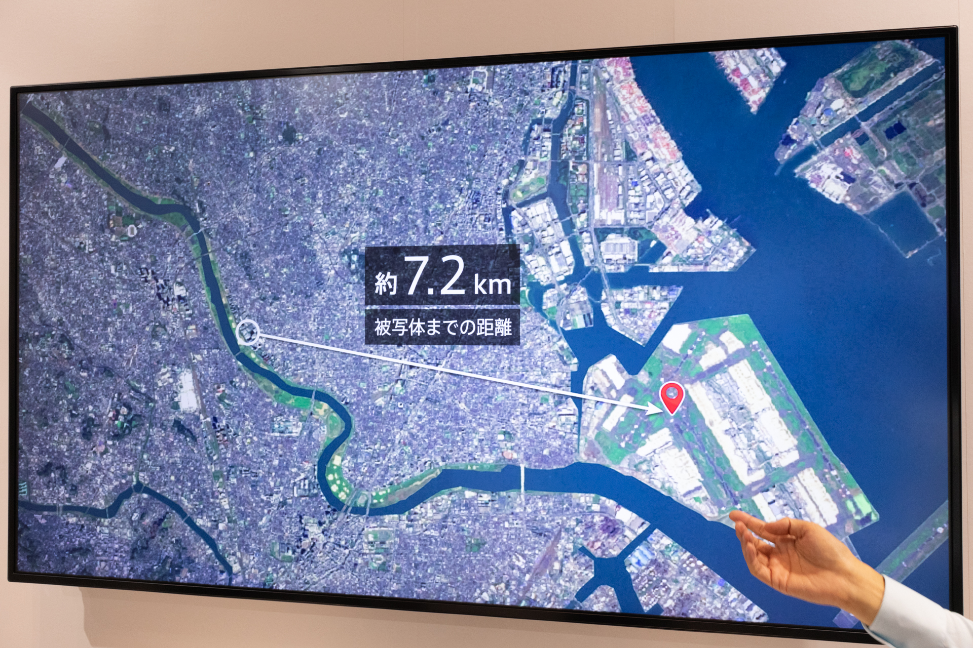 約7.2km離れた空港の飛行機を夜間に撮影――