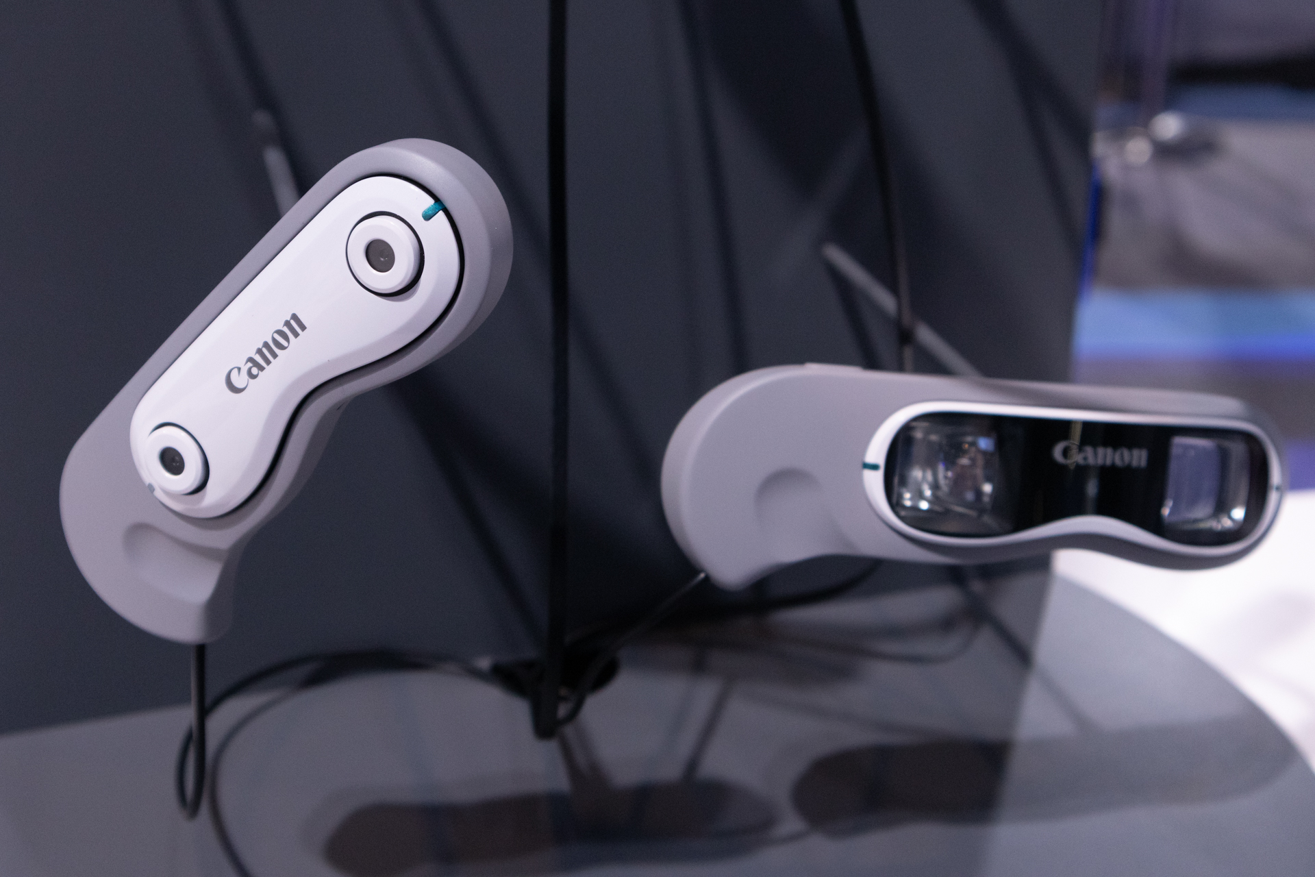 左は手持ちで使うタイプ。右はシースルー型