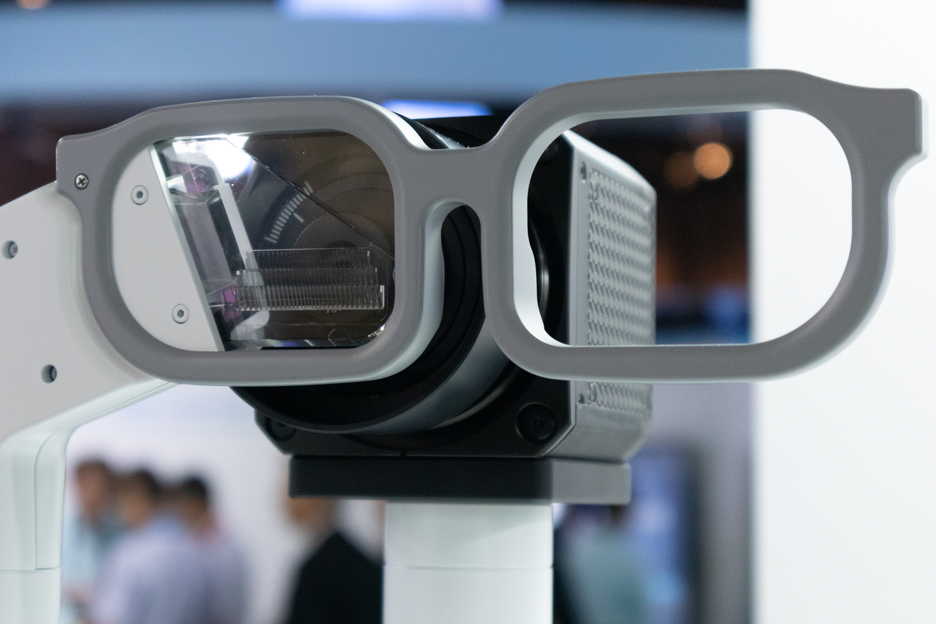 常時装着を想定したメガネ型の導光板タイプ