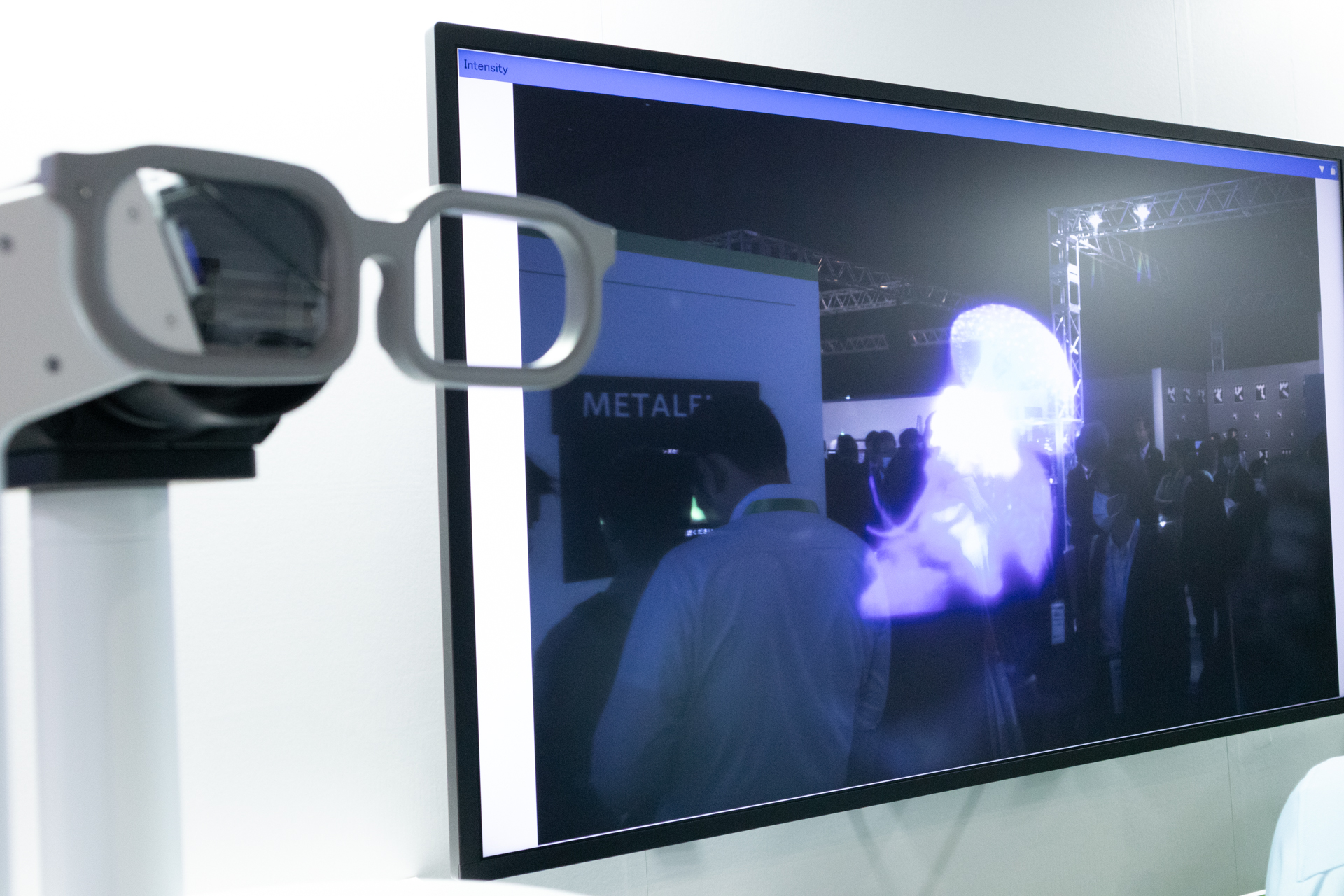 導光板タイプの見え方。現実世界にクラゲのCGを表示させている