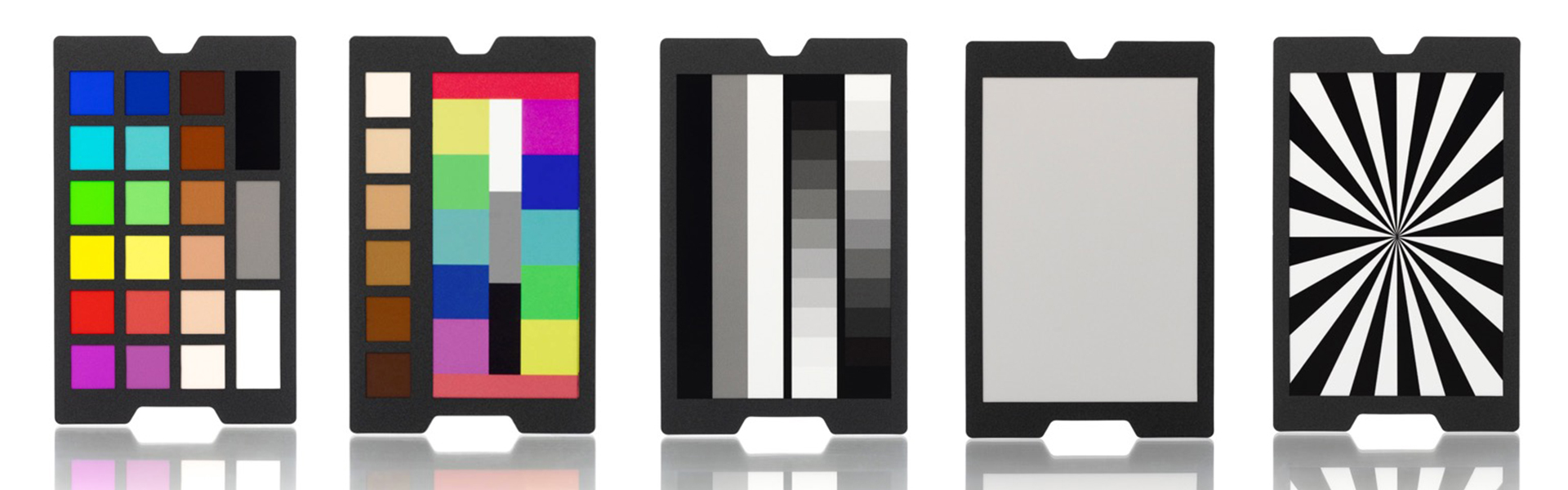 左からカラーパターンカード、カラーパッチカード、グレースケールカード、ニュートラルグレーカード、フォーカススターカード