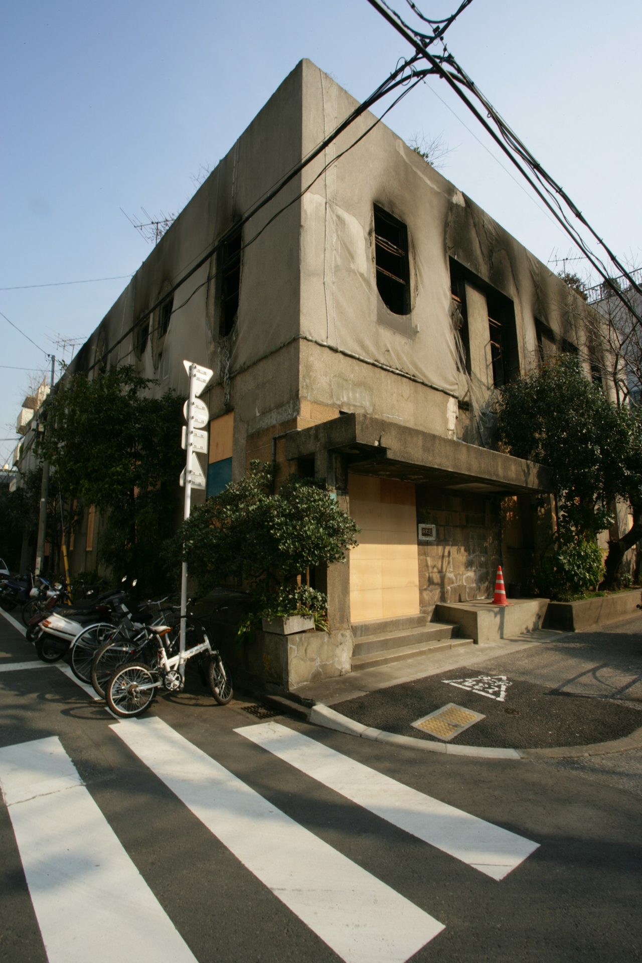 その後も閉鎖されしばらくそのまま残されていた（2006年3月撮影）