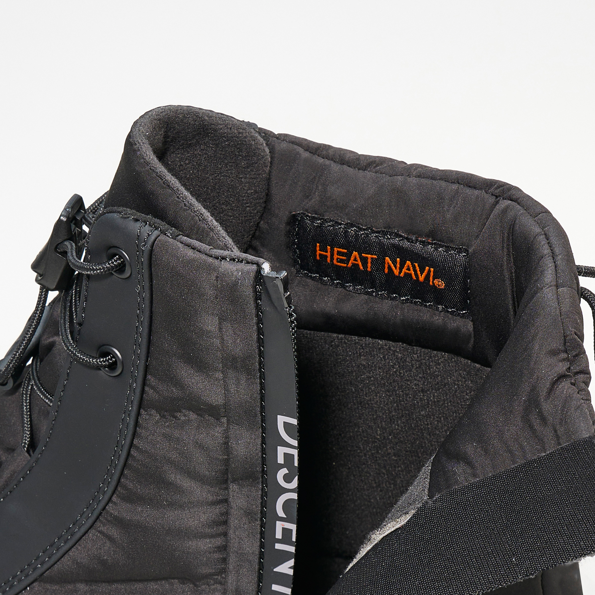 肌に触れる面に「ヒートナビ」を採用