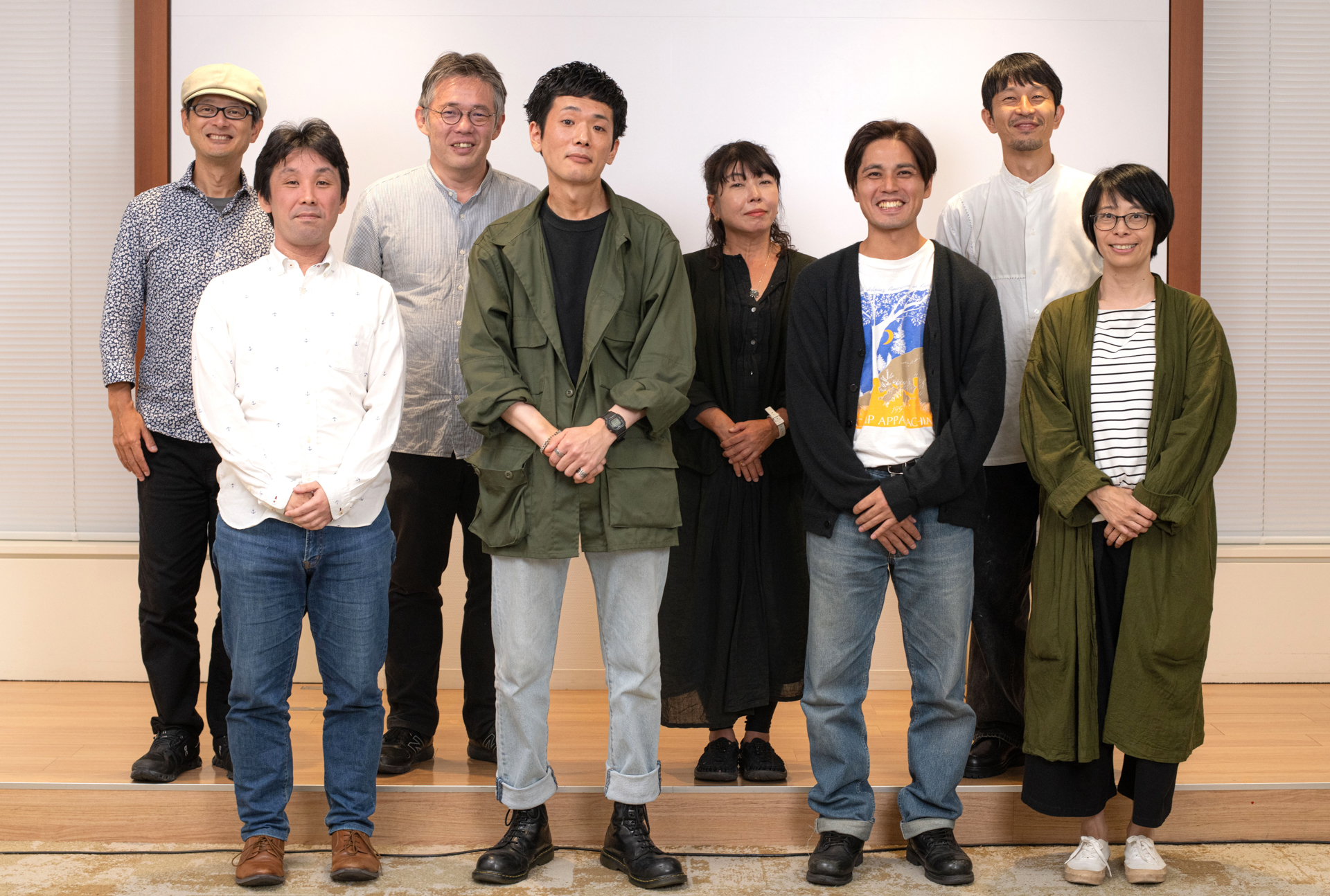 アワード受賞者・レビュワーの集合写真。（前例左から）茂木氏・松永氏・加藤氏・minachom氏