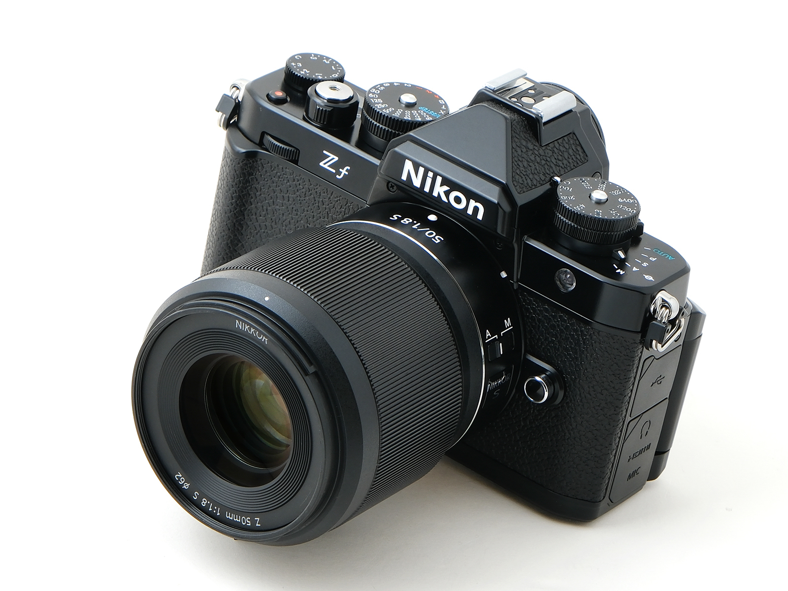 「Z f」に「NIKKOR Z 50mm f/1.8 S」を組み合わせたイメージ