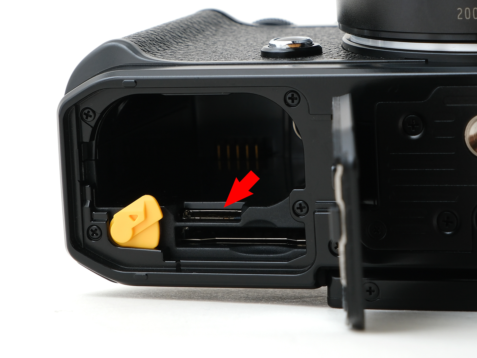 赤矢印がmicroSDカードスロット