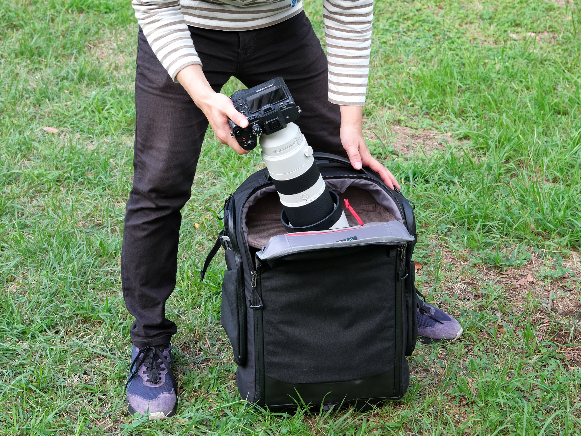 上部から機材を取り出すことが可能