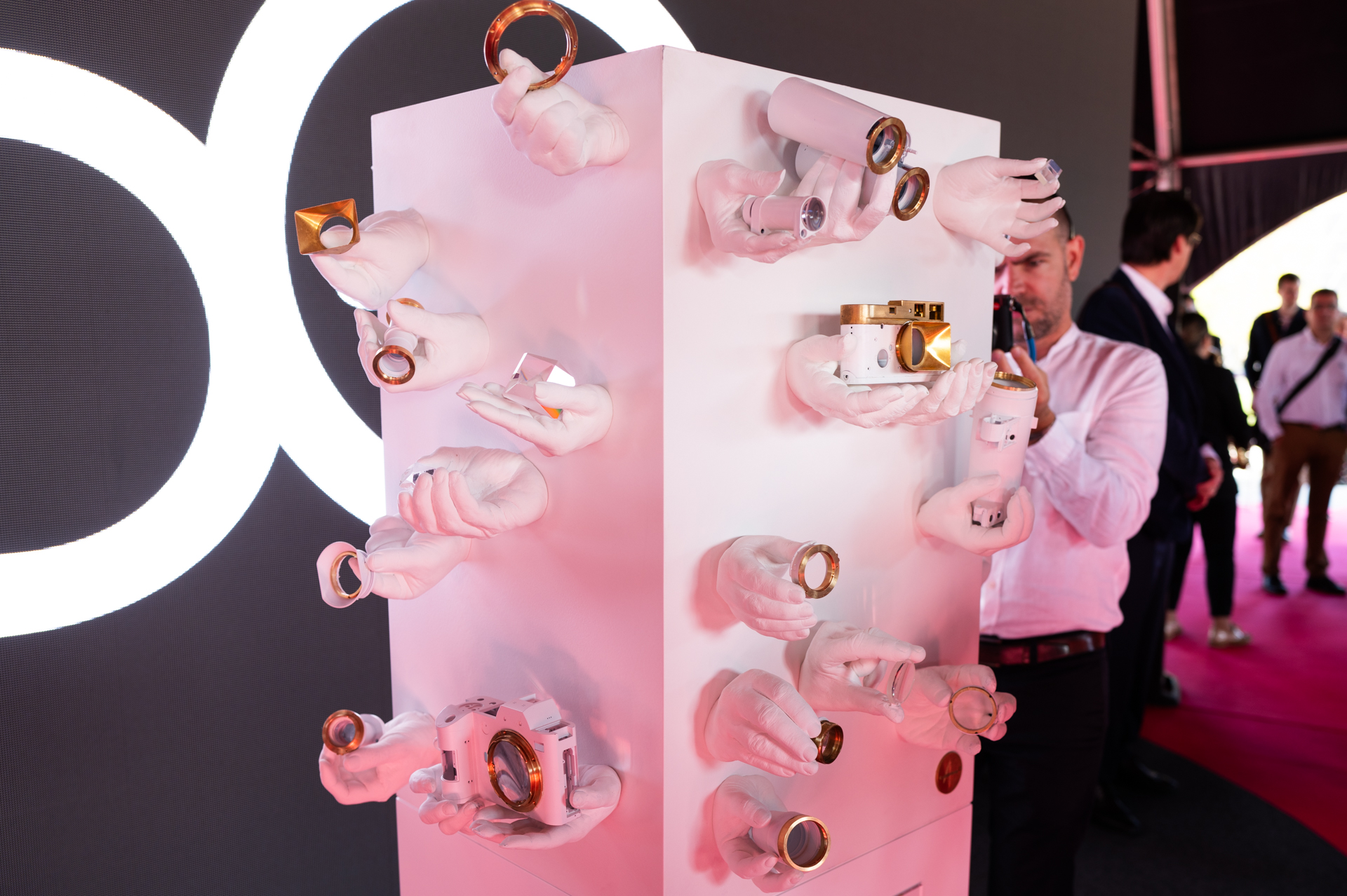 50周年記念セレモニーの会場に展示されていたオブジェ。ポルトガルで加工する部品を示している