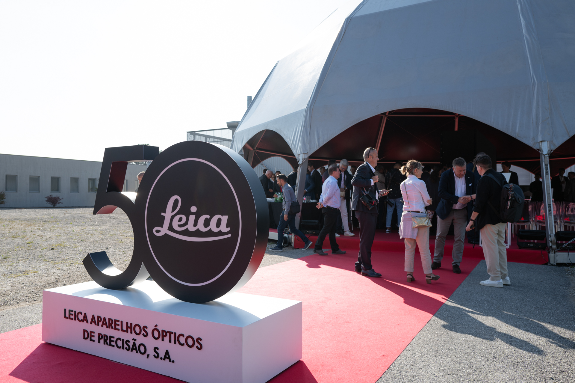 ファマリカンの工場敷地内で、セレモニーを開催