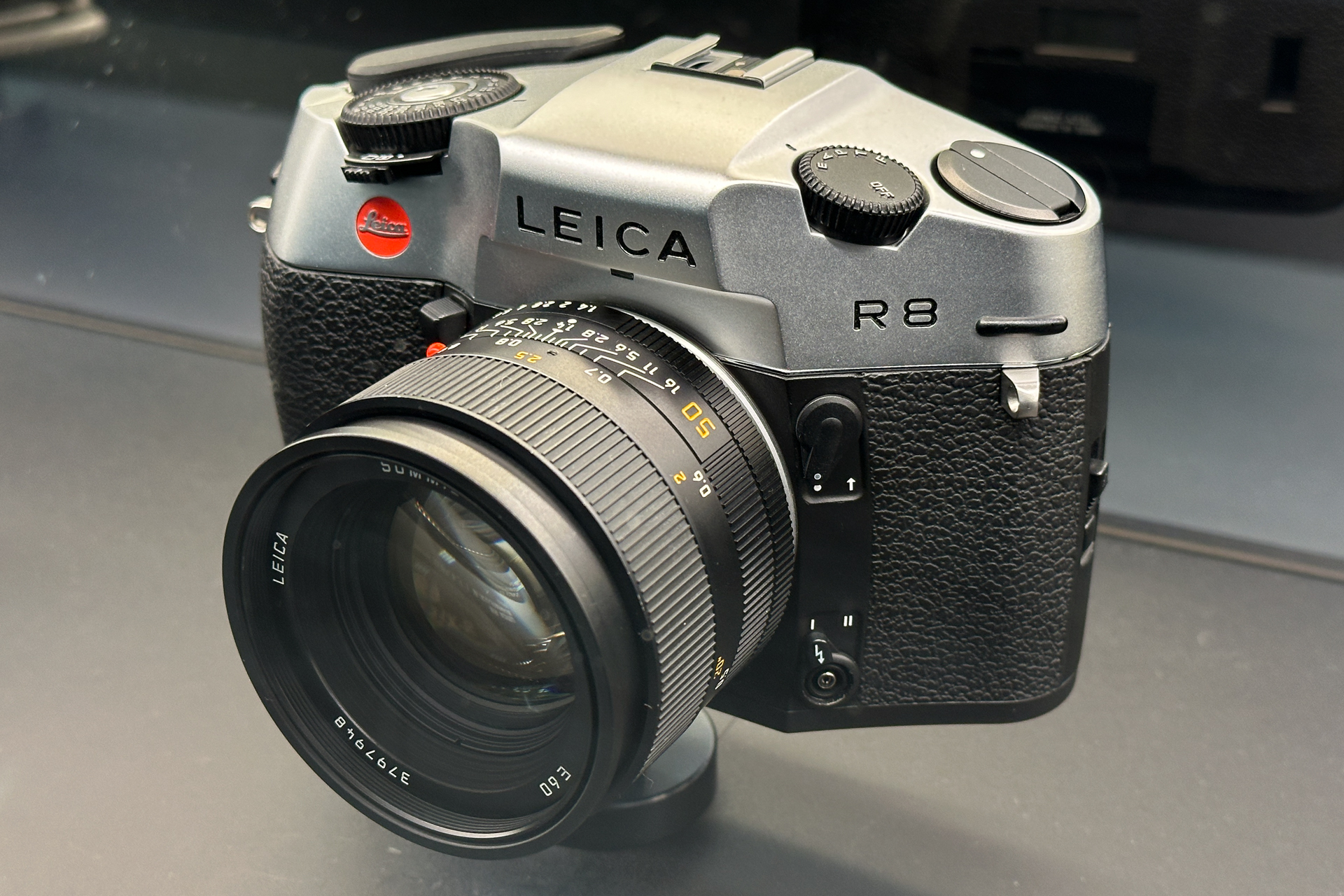 ライカR8